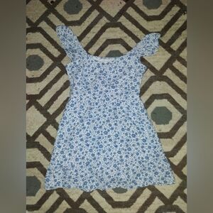 Hollister White Blue Floral Dress Size Large With Pockets And Built In Shorts